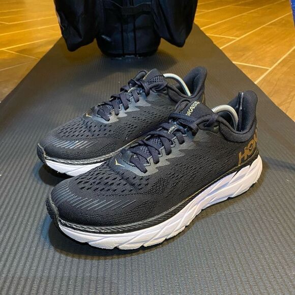 Hoka One One Shoes - HOKA ONE ONE CLIFTON 7 - Women’s Running Shoes - SIZE 7.5